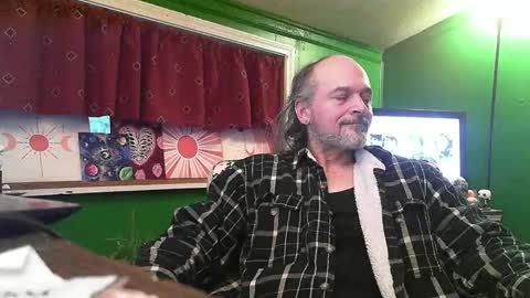 Snapshot of hippiedad333 chatting on February 25, 2026, 11:03 pm hippiedad333 online show from February 25, 2026, 11:03 pm