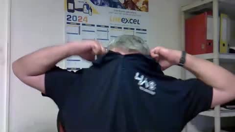 Snapshot of hippopotame17 chatting on December 3, 2024, 3:55 pm hippo online show from December 3, 2024, 3:55 pm