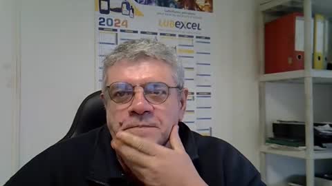 Snapshot of hippopotame17 chatting on January 3, 2025, 12:52 pm hippo online show from January 3, 2025, 12:52 pm