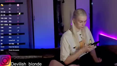 Snapshot of hitchcocianblonde_ chatting on November 29, 2025, 5:38 pm Mary online show from November 29, 2025, 5:38 pm