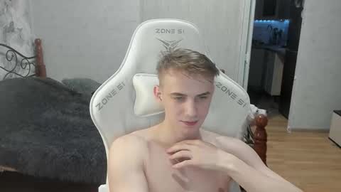 Snapshot of holiday_boys chatting on September 9, 2025, 11:37 pm Extaz Athrey Howard online show from September 9, 2025, 11:37 pm