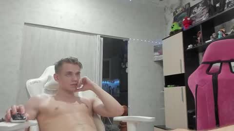 Snapshot of holiday_boys chatting on September 11, 2025, 5:57 pm Extaz Athrey Howard online show from September 11, 2025, 5:57 pm