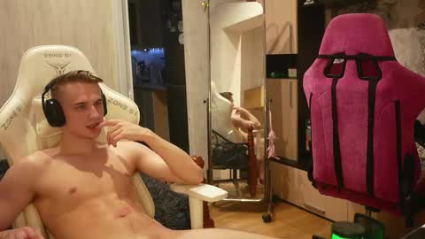 Snapshot of holiday_boys chatting on September 20, 2025, 9:38 pm Extaz Athrey Howard online show from September 20, 2025, 9:38 pm