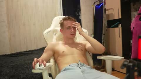 Snapshot of holiday_boys chatting on October 10, 2025, 8:30 pm Extaz Athrey Howard online show from October 10, 2025, 8:30 pm