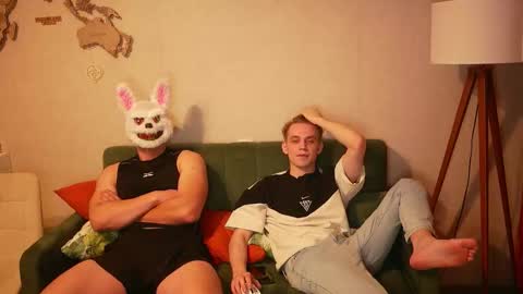 Snapshot of holiday_boys chatting on October 17, 2025, 6:43 pm Extaz Athrey Howard online show from October 17, 2025, 6:43 pm