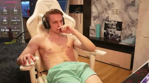 Snapshot of holiday_boys chatting on November 8, 2025, 4:45 am Extaz Athrey Howard online show from November 8, 2025, 4:45 am