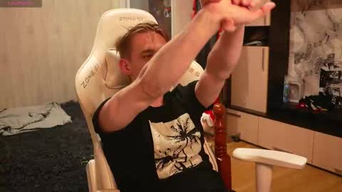 Snapshot of holiday_boys chatting on November 17, 2025, 10:04 pm Extaz Athrey Howard online show from November 17, 2025, 10:04 pm