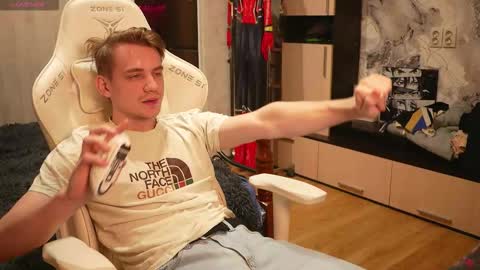 Snapshot of holiday_boys chatting on November 27, 2025, 9:50 pm Extaz Athrey Howard online show from November 27, 2025, 9:50 pm