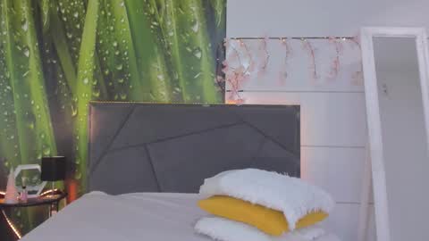 HollyTaillor online show from February 8, 2026, 6:06 am