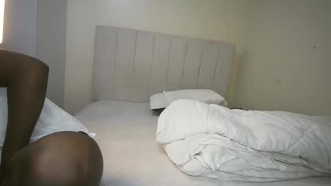 Snapshot of honey_drop1 chatting on March 1, 2026, 8:49 am honey drop online show from March 1, 2026, 8:49 am