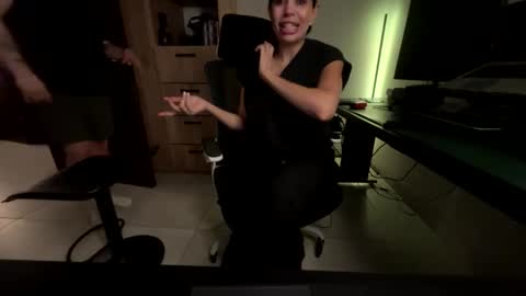 Snapshot of honnyhotbunny chatting on March 4, 2026, 6:41 am HonnyHotBunnies online show from March 4, 2026, 6:41 am