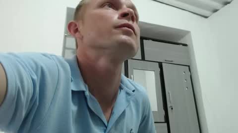 Snapshot of hot_mann11 chatting on March 9, 2025, 9:36 pm angel online show from March 9, 2025, 9:36 pm