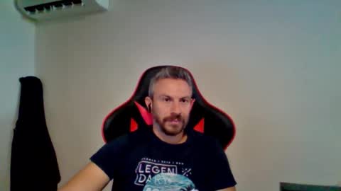 Snapshot of huge__cumshot chatting on September 24, 2025, 1:25 pm huge__cumshot online show from September 24, 2025, 1:25 pm