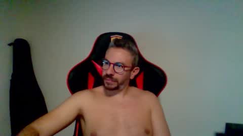 Snapshot of huge__cumshot chatting on November 5, 2025, 5:35 pm huge__cumshot online show from November 5, 2025, 5:35 pm