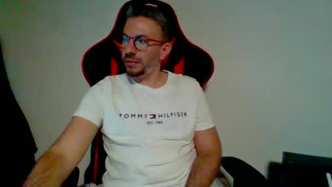 Snapshot of huge__cumshot chatting on December 16, 2025, 4:56 pm huge__cumshot online show from December 16, 2025, 4:56 pm