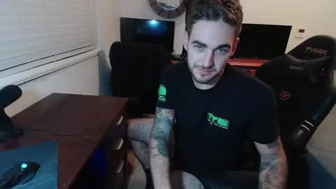 Snapshot of hungmtnman2256 chatting on November 3, 2025, 6:03 am hungmtnman2256 online show from November 3, 2025, 6:03 am