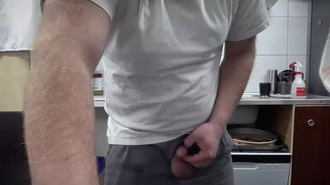 hybride8825 online show from November 27, 2025, 5:42 am