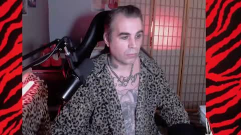 Snapshot of hypnosexray chatting on January 6, 2025, 12:57 pm Mistress Magenta online show from January 6, 2025, 12:57 pm