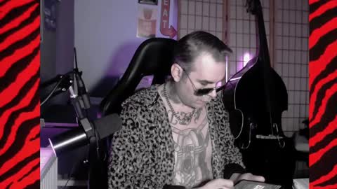 Snapshot of hypnosexray chatting on January 15, 2025, 9:02 am Mistress Magenta online show from January 15, 2025, 9:02 am