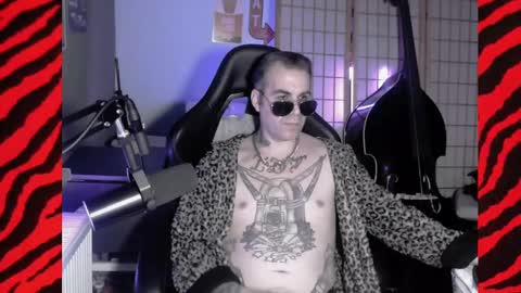 Snapshot of hypnosexray chatting on January 15, 2025, 12:04 pm Mistress Magenta online show from January 15, 2025, 12:04 pm