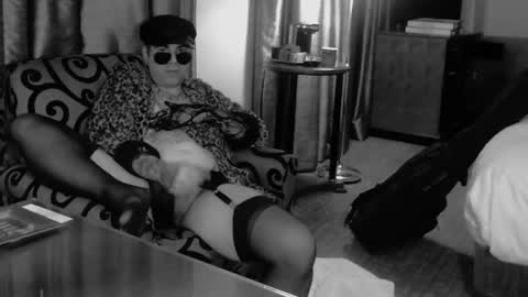 Snapshot of hypnosexray chatting on January 31, 2025, 6:46 am Mistress Magenta online show from January 31, 2025, 6:46 am