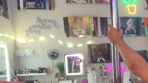 Snapshot of icyduo chatting on October 21, 2025, 9:43 am doubletrouble online show from October 21, 2025, 9:43 am