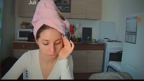 Julia and Mira online show from February 9, 2025, 8:22 am