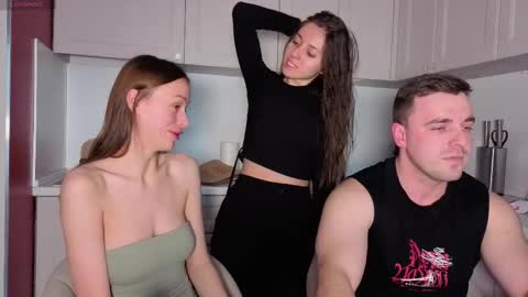 Julia and Mira online show from October 13, 2025, 12:16 pm