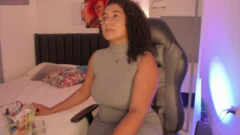 Snapshot of imacwenn_ chatting on March 6, 2025, 10:36 pm Sofia online show from March 6, 2025, 10:36 pm