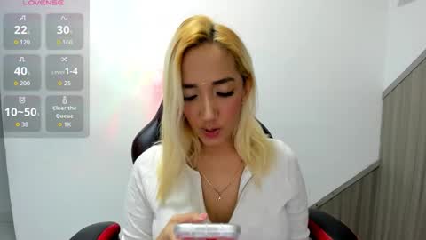 Snapshot of isa_klein chatting on February 25, 2026, 12:59 pm isa_klein online show from February 25, 2026, 12:59 pm