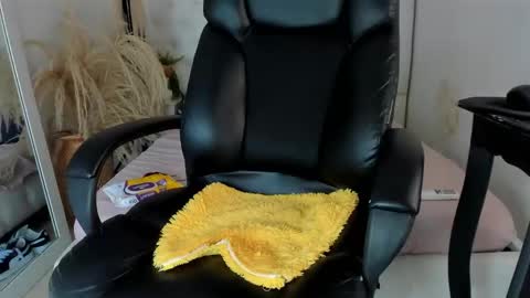 Snapshot of isaac_cryston chatting on February 18, 2026, 9:22 pm isaac_cryston online show from February 18, 2026, 9:22 pm