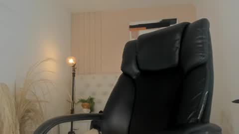 Snapshot of isaac_cryston chatting on February 28, 2026, 10:22 pm isaac_cryston online show from February 28, 2026, 10:22 pm