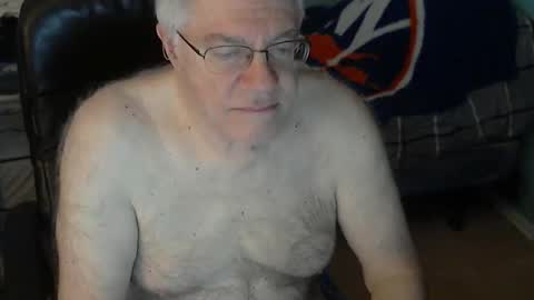 Snapshot of islesman22 chatting on December 17, 2025, 12:00 pm islesman22 online show from December 17, 2025, 12:00 pm