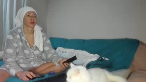 Issabelle online show from February 16, 2026, 3:57 am