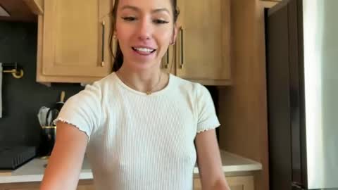 Snapshot of itscaylawatsun chatting on February 25, 2025, 11:00 pm itscaylawatsun online show from February 25, 2025, 11:00 pm