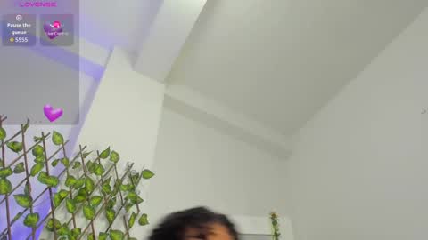 Snapshot of ivvi01 chatting on October 16, 2025, 12:28 pm IVVY online show from October 16, 2025, 12:28 pm