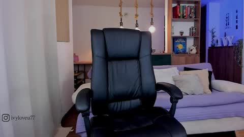 Snapshot of ivy_love33 chatting on November 12, 2025, 6:25 am Ivy online show from November 12, 2025, 6:25 am