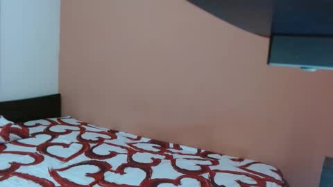 Izzyy online show from December 2, 2025, 10:27 pm