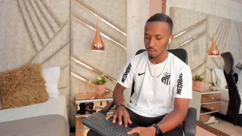 Snapshot of jamesparck chatting on January 9, 2025, 12:19 pm James online show from January 9, 2025, 12:19 pm