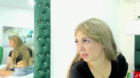 janeska online show from December 6, 2024, 7:12 pm