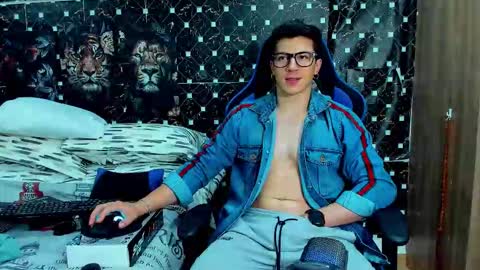 Snapshot of javiersexymann chatting on February 27, 2026, 11:38 pm Javier online show from February 27, 2026, 11:38 pm