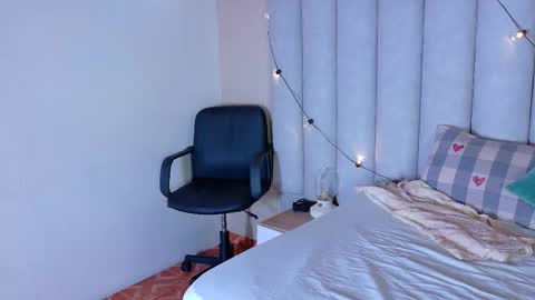 Snapshot of jenacooper__ chatting on February 17, 2026, 2:52 am Jena online show from February 17, 2026, 2:52 am