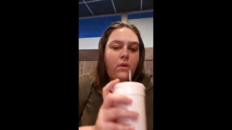 Snapshot of jessi_eats chatting on March 1, 2026, 11:40 pm jessi_eats online show from March 1, 2026, 11:40 pm