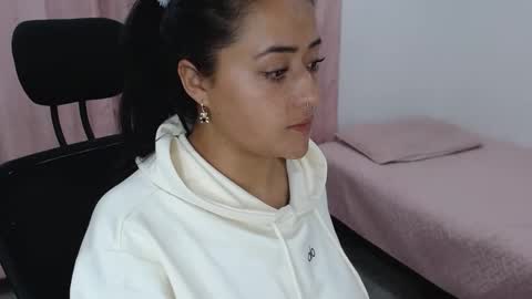 Snapshot of jjulietha95 chatting on February 20, 2025, 8:28 am Julieta online show from February 20, 2025, 8:28 am