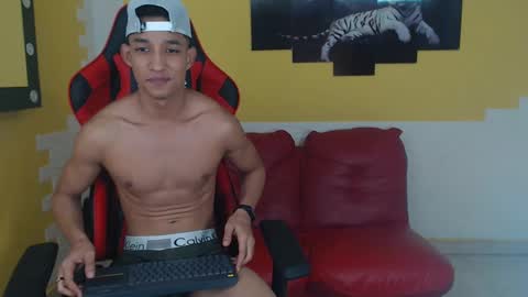 Snapshot of jose_sexycumm chatting on December 24, 2024, 12:22 am jose_sexycumm online show from December 24, 2024, 12:22 am