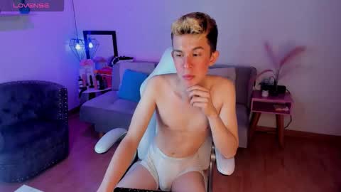 Snapshot of juaan_diick chatting on February 9, 2026, 6:23 pm Juandii online show from February 9, 2026, 6:23 pm