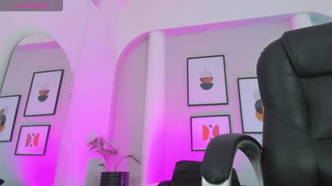 juanita__acosta online show from February 4, 2026, 11:31 pm