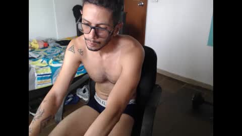 Snapshot of julfigo chatting on February 4, 2026, 4:02 pm Julfigo online show from February 4, 2026, 4:02 pm