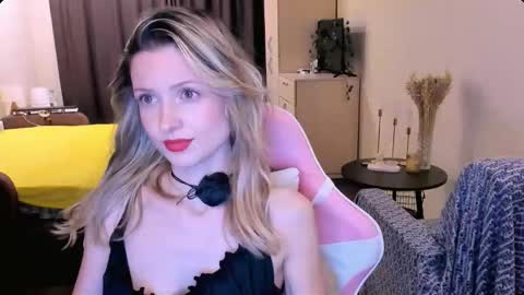 Snapshot of julie_flores chatting on February 4, 2026, 3:29 pm Julie online show from February 4, 2026, 3:29 pm