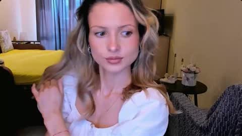 Snapshot of julie_flores chatting on February 15, 2026, 7:51 am Julie online show from February 15, 2026, 7:51 am